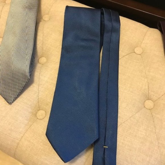 Men's Tie Bundle set of 4 - Various Brands, 100% Silk, Excellent Used Condition - Picture 9 of 10